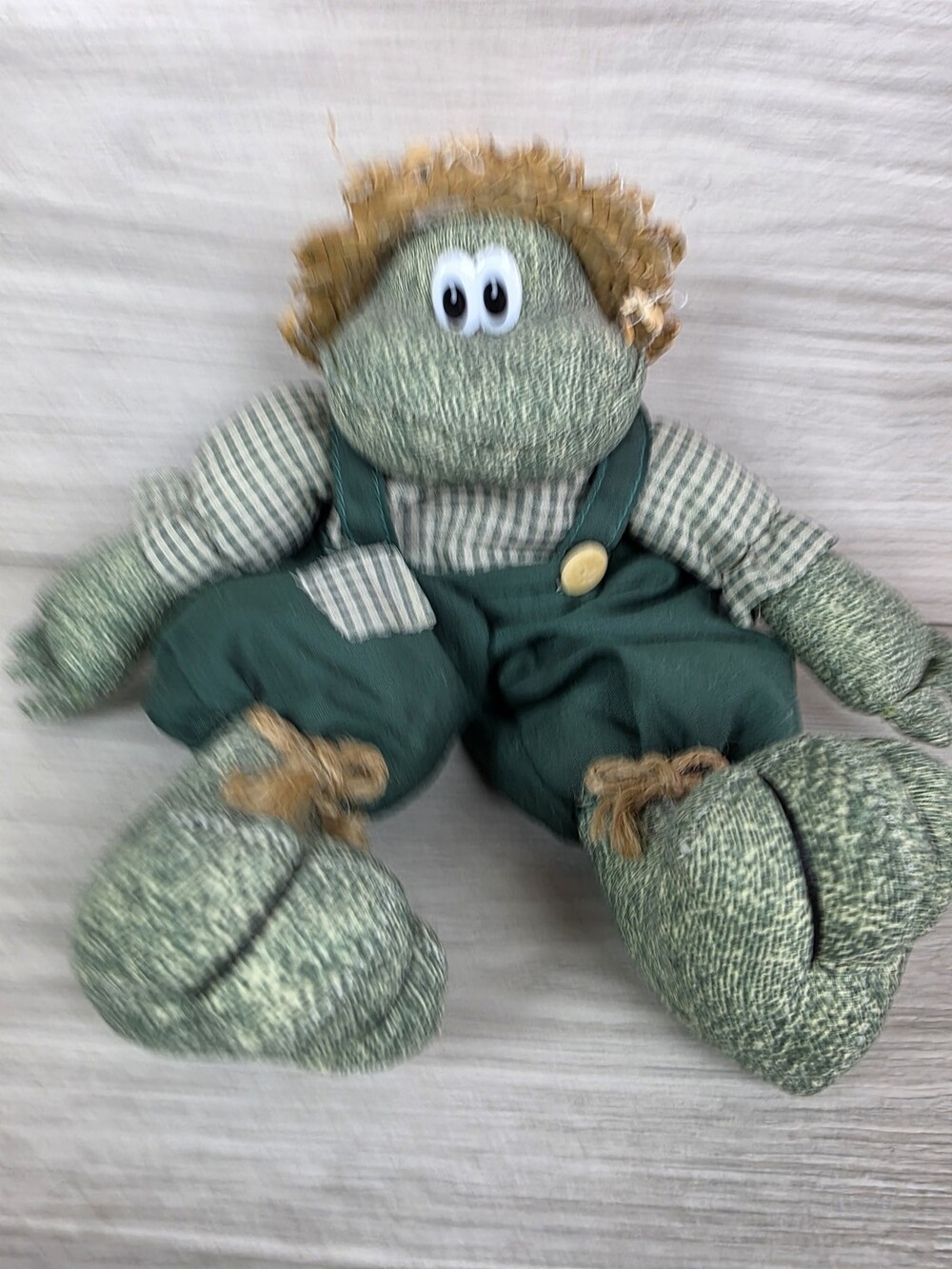 Stuffed Frog in Overalls and Straw Hat Farmhouse Country Rustic SU64